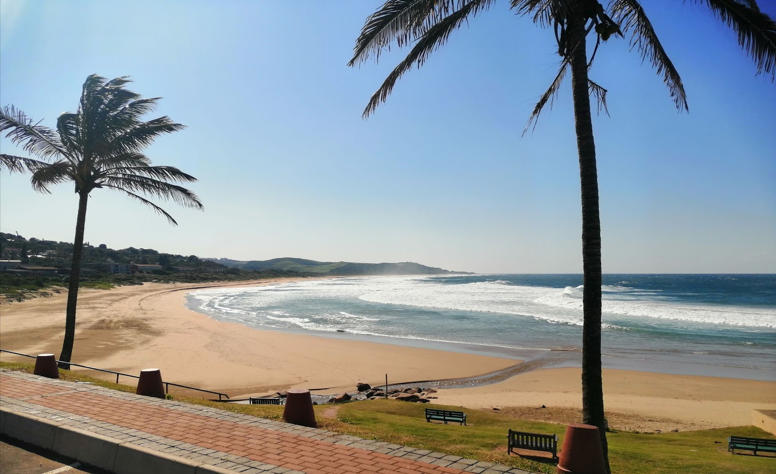 Foto de Scottburgh beach - lugar popular entre os apreciadores de relaxamento