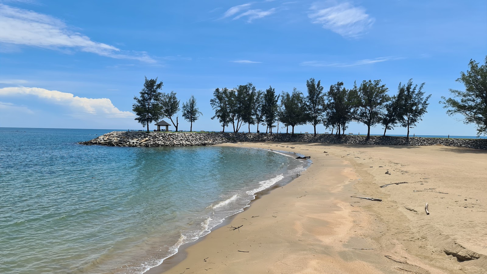 Foto von Empire Brunei Hotel Beach mit beiger sand Oberfläche