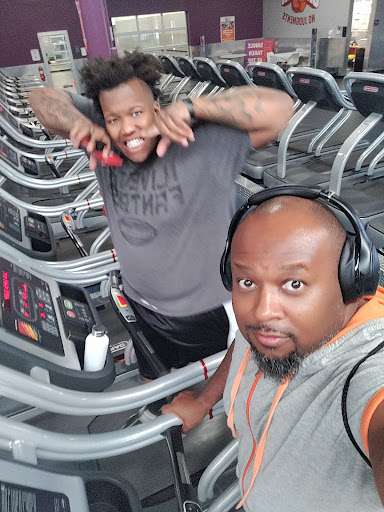 Health Club «Crunch - Aurora», reviews and photos, 2300 S Eola Rd, Aurora, IL 60503, USA