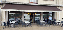 Atmosphère du Restaurant Bar Brasserie des Deux Rives à Rives-en-Seine - n°1