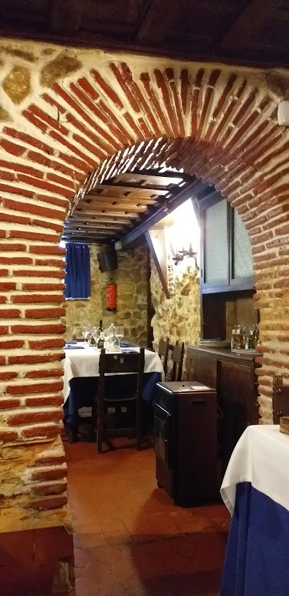 Restaurante Casa El Abuelo - C. la Alhóndiga, 9, 40001 Segovia, Spain