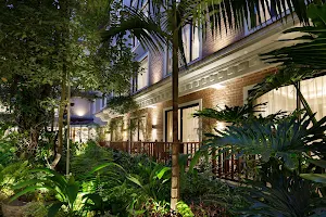 Hotel Thrive, A Tropical Courtyard image