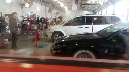 Tire Shop «Discount Tire», reviews and photos, 5505 South La Grange Road, Countryside, IL 60525, USA