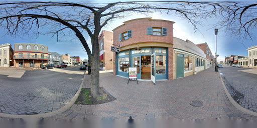 Jewelry Buyer «Used Jewelry Buyer», reviews and photos, 122 N Main St, St Charles, MO 63301, USA