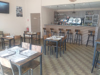 Atmosphère du Restaurant Café De Paris à Le Luc - n°1