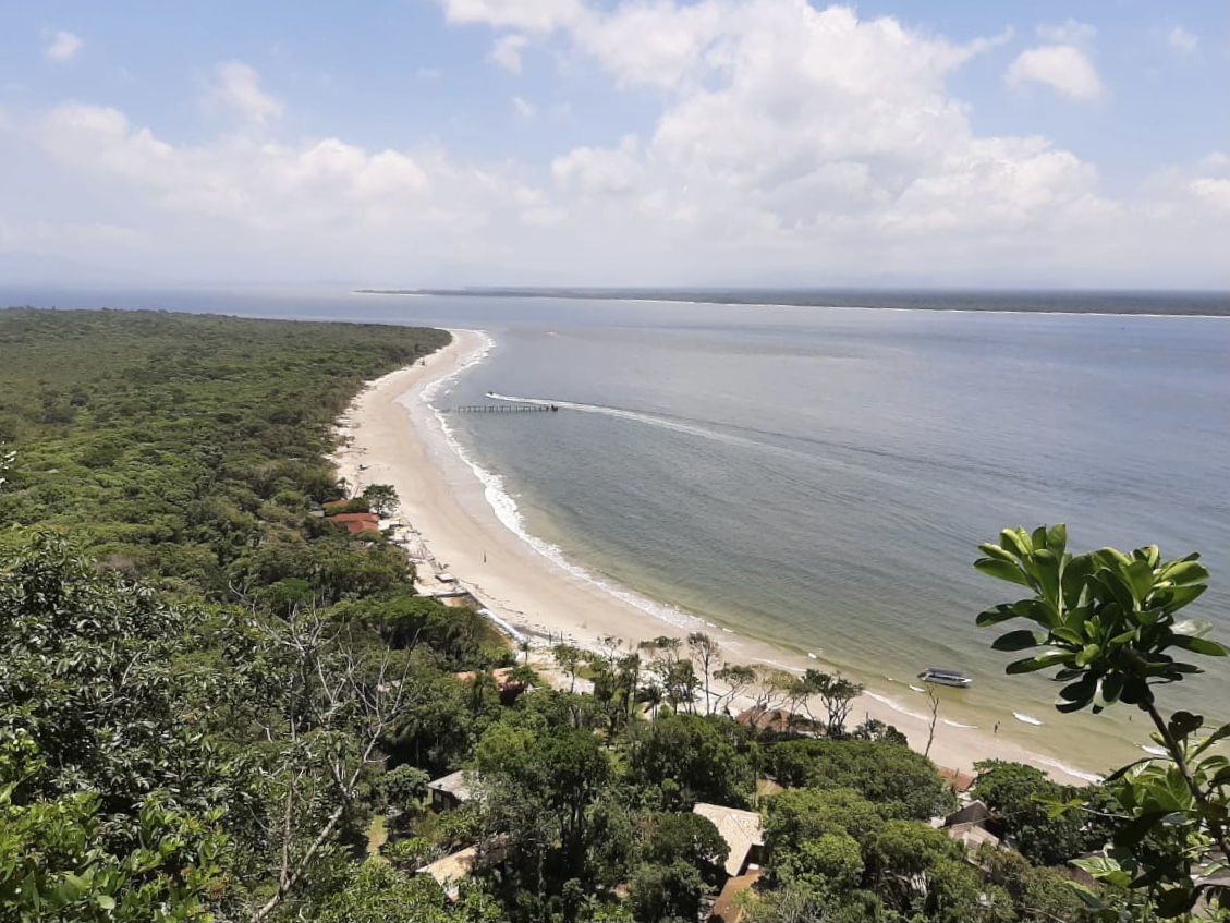 Fotografija Plaža Fortaleza podprto z obalami