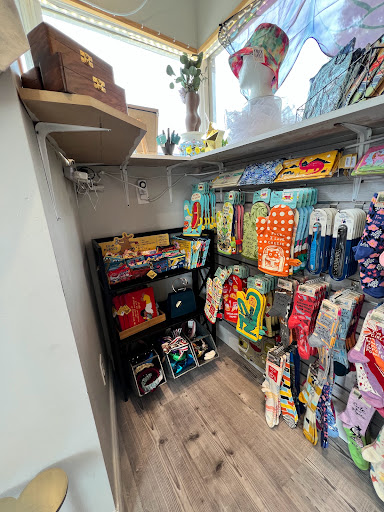 Jewelry Store «Knock Knock Boutique», reviews and photos, 110 W Chocolate Ave, Hershey, PA 17033, USA