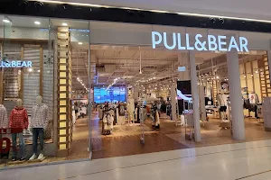 Pull & Bear image