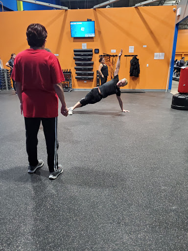 Gym «Charter Fitness», reviews and photos, 5324 S Pulaski Rd, Chicago, IL 60632, USA