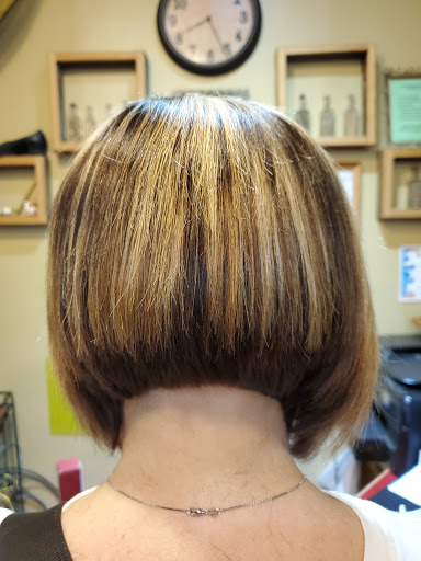 Beauty Salon «Shades Hair and Spa», reviews and photos, 201 E Broadway, Red Lion, PA 17356, USA