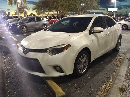 Toyota Dealer «AutoNation Toyota Fort Myers Used Sales», reviews and photos, 4565 Fowler St, Fort Myers, FL 33907, USA
