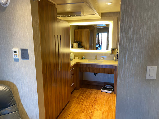 Hotel Strata image