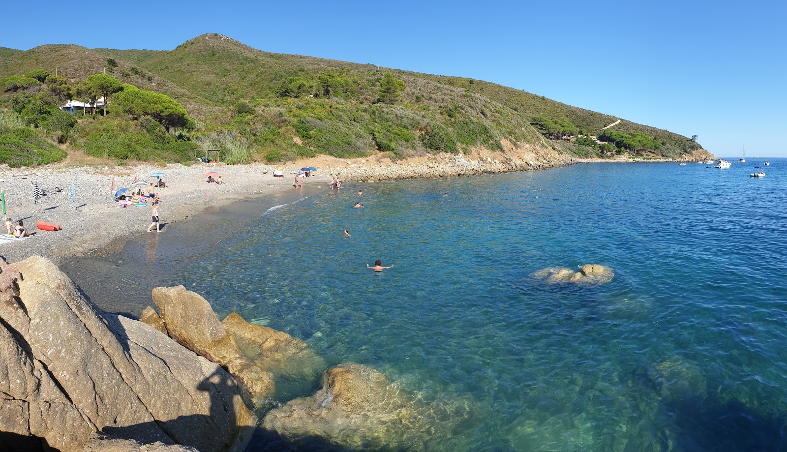 Fotografie cu Fonza beach cu nivelul de curățenie înalt