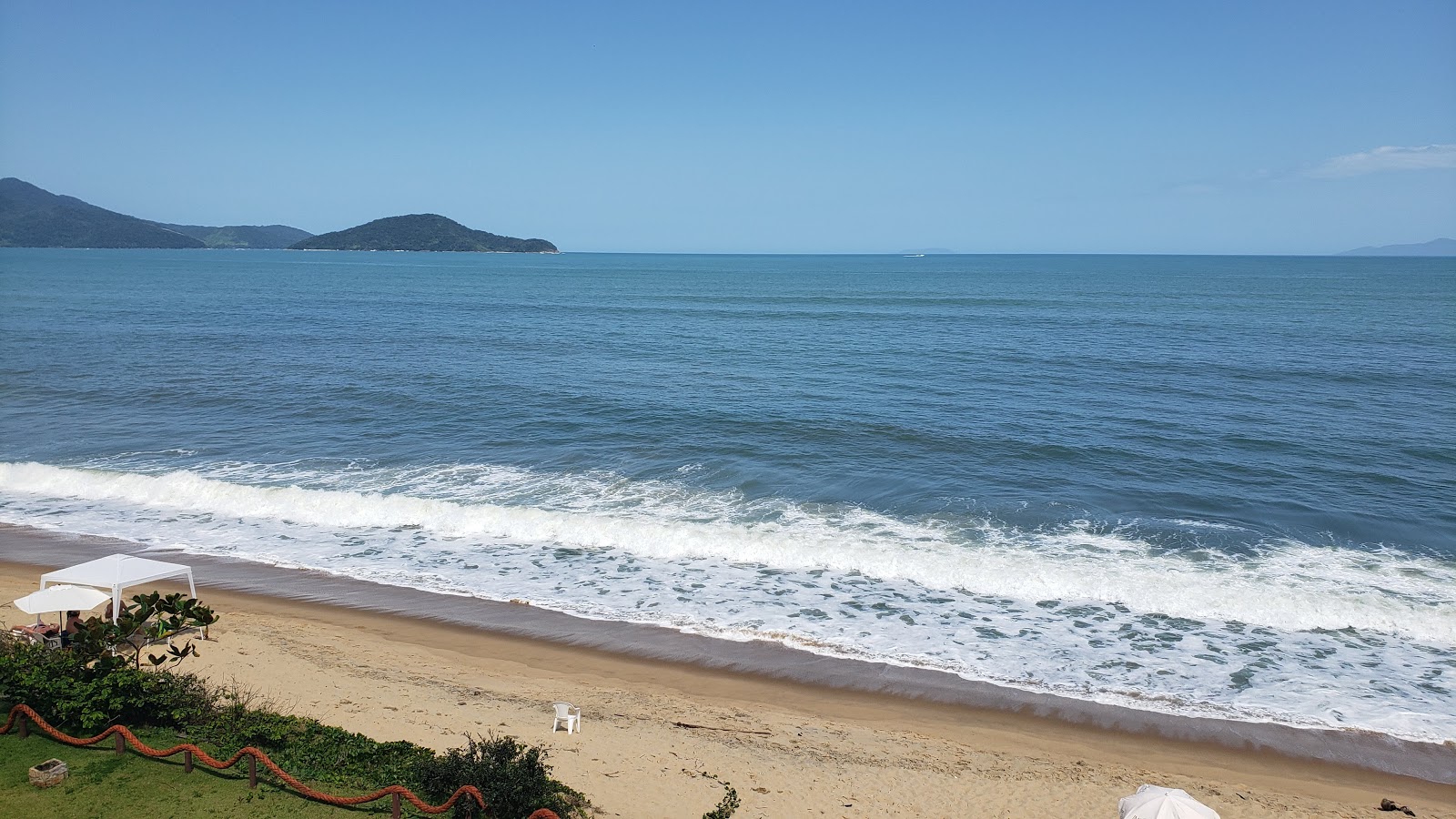 Foto de Praia do Capricornio com água cristalina superfície