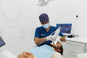 Dentista en Carabanchel - Clínica Dental en Carabanchel | MEDYCLINIC image