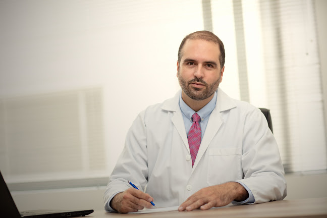 Otorrinolaringólogo en Quito - Dr. Efraín López A. - Médico