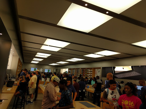 Computer Store «Apple Columbia», reviews and photos, 10300 Little Patuxent Pkwy, Columbia, MD 21044, USA