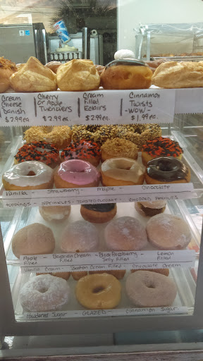 Donut Shop «Flip Flops Donut Shop», reviews and photos, 129 Bogue Inlet Dr, Emerald Isle, NC 28594, USA