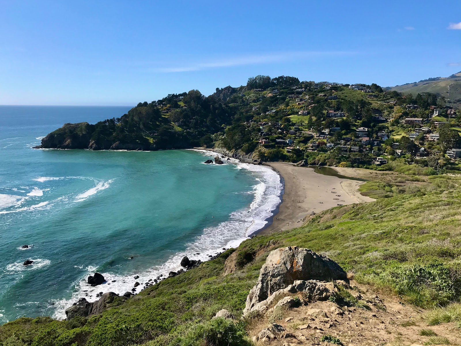 Photo of Muir Beach with bright sand surface
