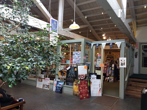 Book Store «Garden District Book Shop», reviews and photos, 2727 Prytania St, New Orleans, LA 70130, USA