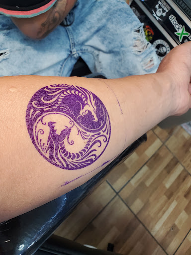 Tattoo Shop «Chi-Town Effects Tattoo», reviews and photos, 419 S Lake St, Aurora, IL 60506, USA