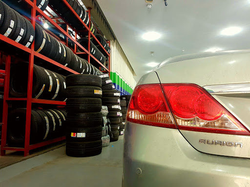 مركز سفير الصدارة للإطارات 