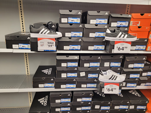 Shoe Store «Shoe Carnival», reviews and photos, 3200 Laclede Station Rd, Maplewood, MO 63143, USA