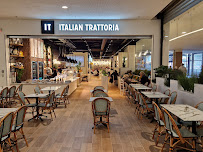 Atmosphère du Restaurant italien IT - Italian Trattoria Evry 2 à Évry-Courcouronnes - n°2