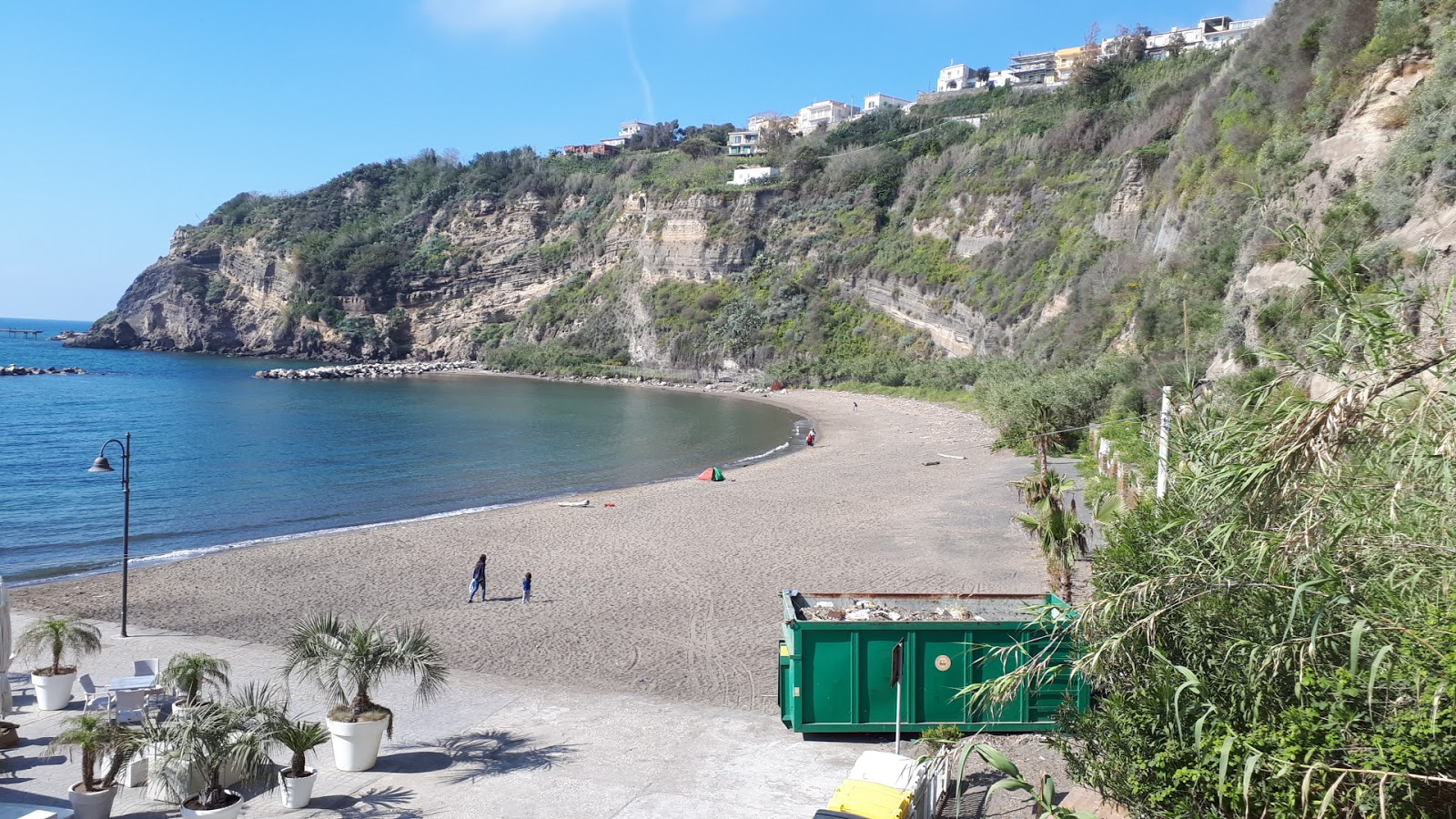Foto von Spiaggia di Acquamorta mit geräumige bucht