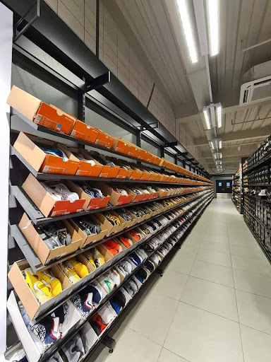 Sporting Goods Store «Nike Factory Store», reviews and photos, 5195 Factory Shops Blvd, Ellenton, FL 34222, USA