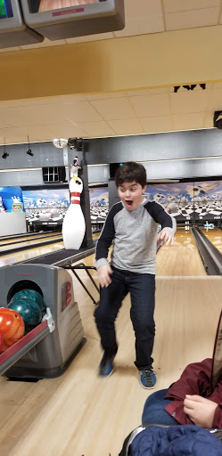 Bowling Alley «Four Seasons Bowling Center», reviews and photos, 322 SW Washington St, Hillsboro, OR 97123, USA