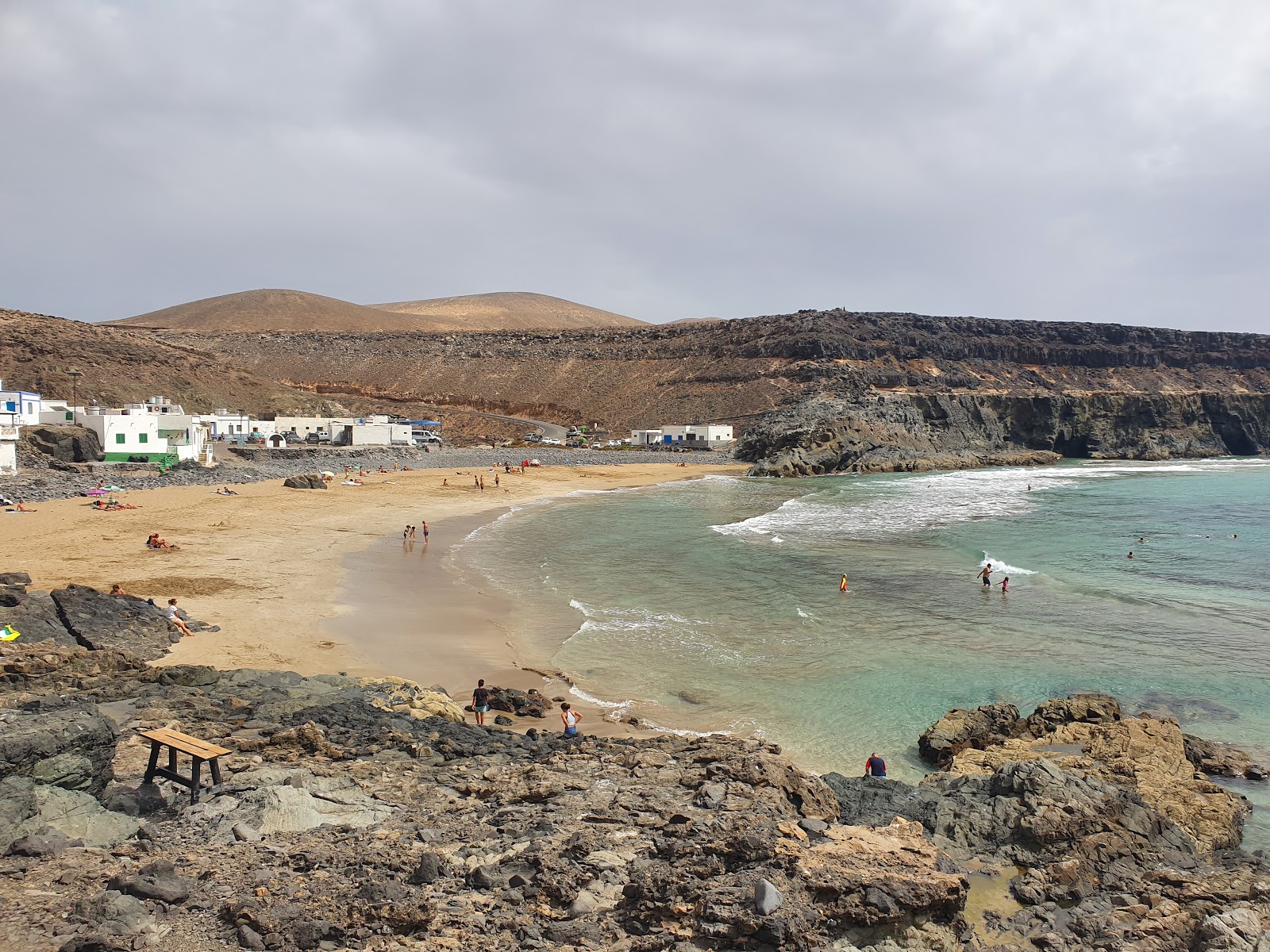 Valokuva Playa Puertito de Los Molinosista. pinnalla vihreä puhdas vesi:n kanssa