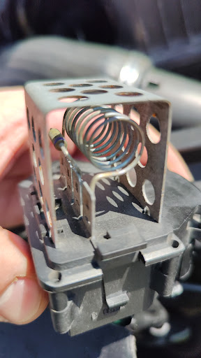 Photo 2 - AUTO CASSE Lecomte Daniel