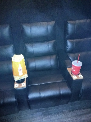 Movie Theater «Regal Cinemas Crossroads 20 & IMAX», reviews and photos, 501 Caitboo Ave, Cary, NC 27518, USA