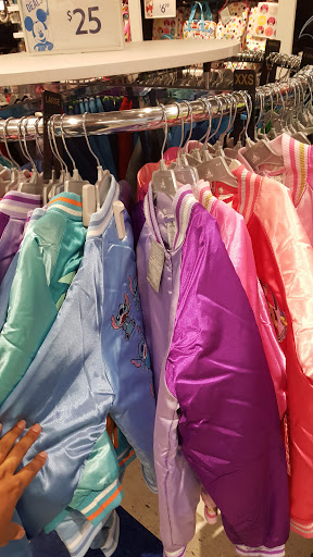 Toy Store «Disney Store», reviews and photos, 5220 Fashion Outlets Way, Rosemont, IL 60018, USA