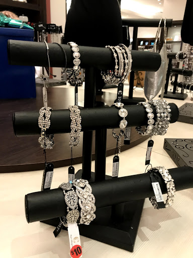 Fashion Accessories Store «Charming Charlie», reviews and photos, 5175 Deerfield Blvd, Mason, OH 45040, USA