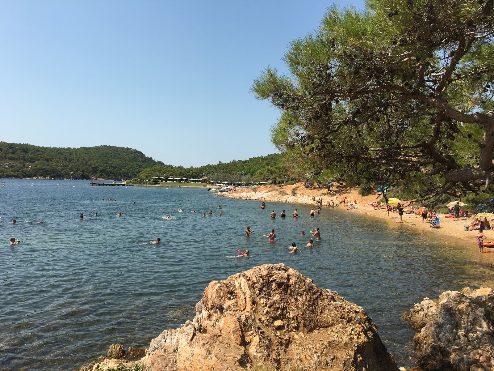 Fotografija Kirmizikuyu Cd. beach z turkizna čista voda površino