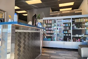 Soluxe Salon image