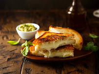 Sandwich au fromage du Restaurant halal Click N Deliv à Le Cannet - n°2