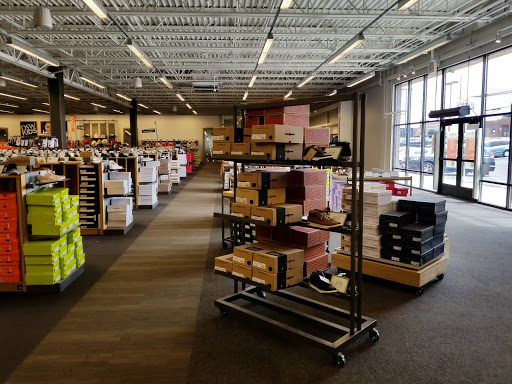 Shoe Store «DSW Designer Shoe Warehouse», reviews and photos, 1885 County Rd D E, Maplewood, MN 55109, USA