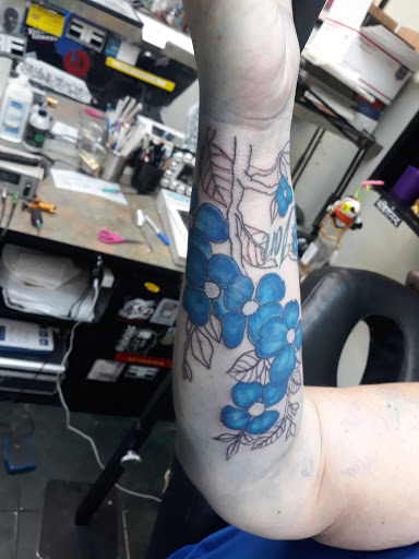 Tattoo Shop «Cool Cat Tattoos», reviews and photos, 3579 Powerline Rd, Oakland Park, FL 33309, USA