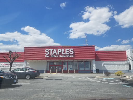 Office Supply Store «Staples», reviews and photos, 4214 W Wendover Ave, Greensboro, NC 27407, USA