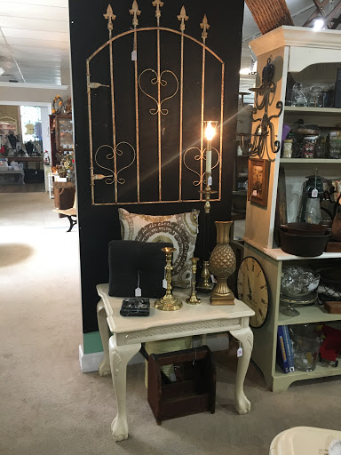 Antique Store «Carriage House Antique Market and Cafe», reviews and photos, 195 Carriage House Dr, Jackson, TN 38305, USA