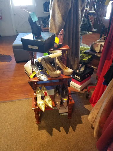 Consignment Shop «Brand Used Thrift And Consignment Shop», reviews and photos, 157 Dolson Ave, Middletown, NY 10940, USA