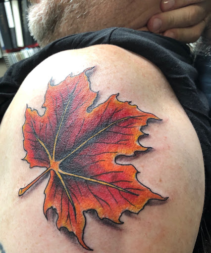 Tattoo Shop «Nine Lives Tattoo», reviews and photos, 61 N Holladay Dr, Seaside, OR 97138, USA