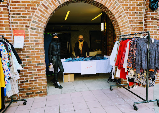 Shopping Mall «Green Spring Station-Shopping», reviews and photos, 10751 Falls Rd, Lutherville, MD 21093, USA