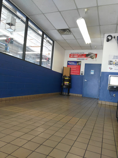 Auto Parts Store «Pep Boys Auto Parts & Service», reviews and photos, 3528 W Cactus Rd, Phoenix, AZ 85029, USA