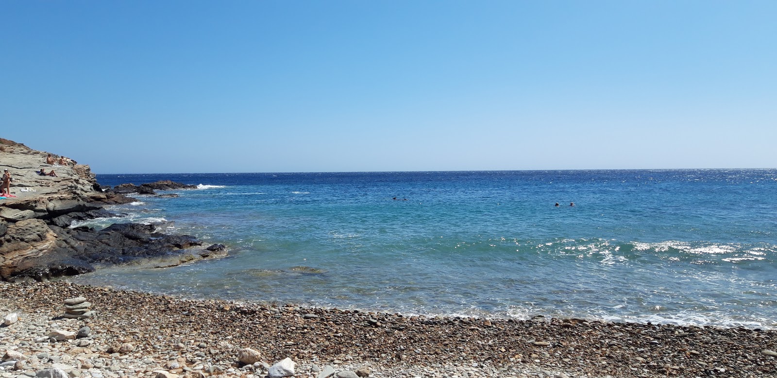 Foto von Saoures beach mit türkisfarbenes wasser Oberfläche