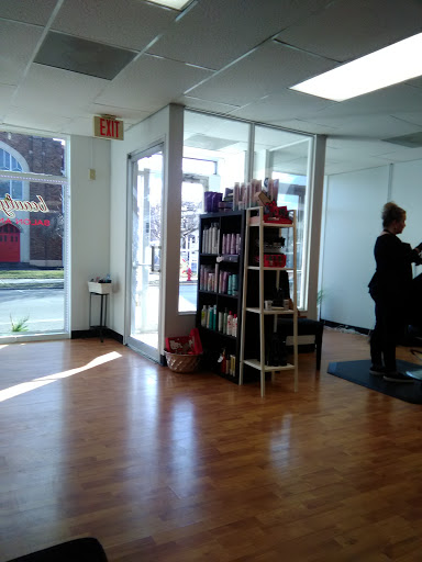 Beauty Salon «Beauty Bar Salon & Spa», reviews and photos, 53 E Locust St, Wilmington, OH 45177, USA