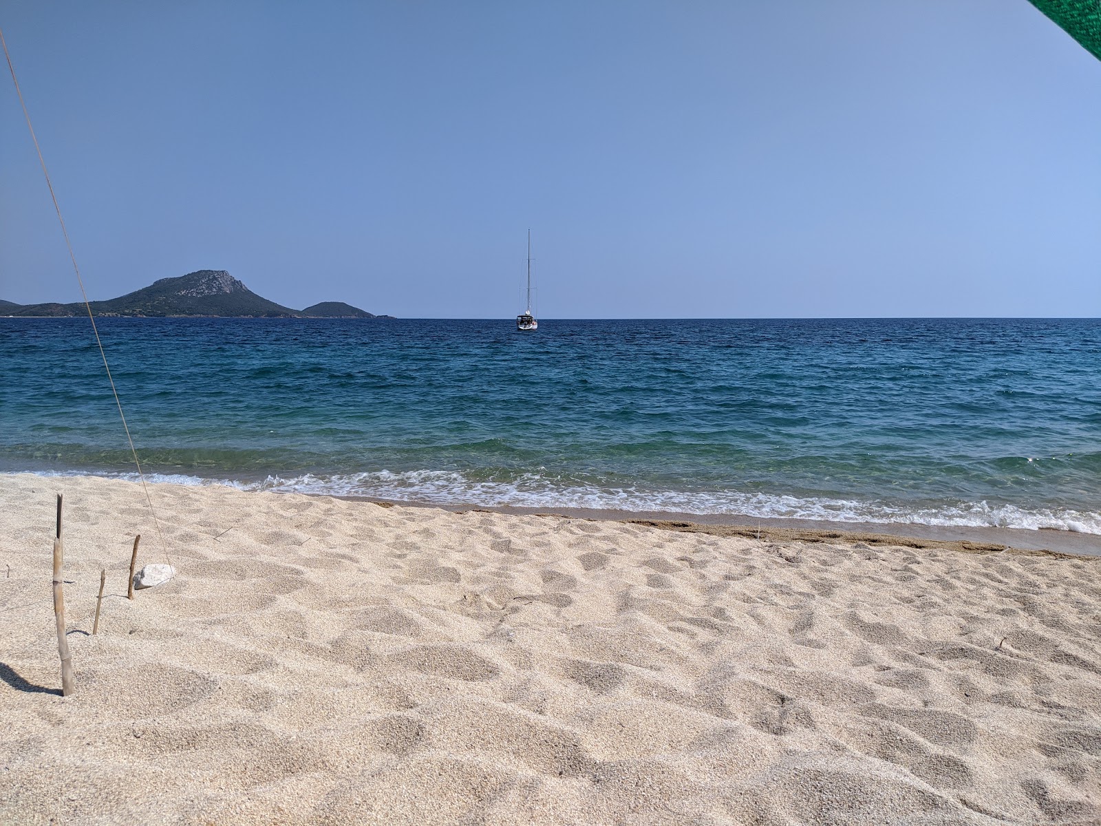 Foto de Tristinika beach - lugar popular entre os apreciadores de relaxamento